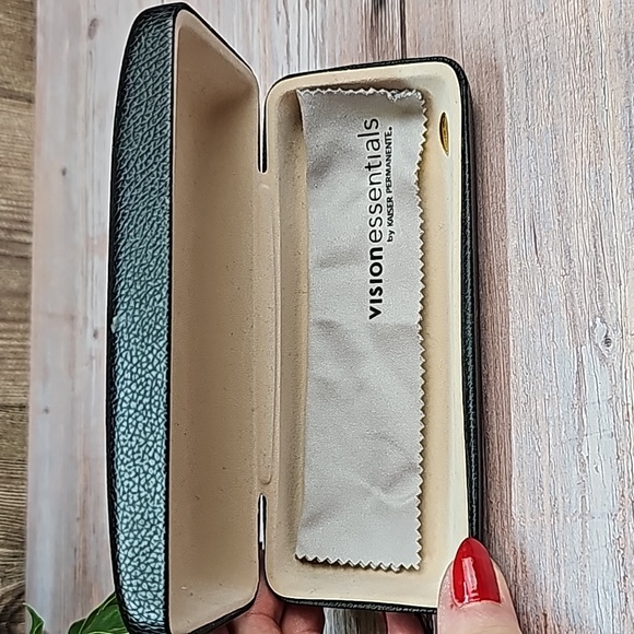 LADIES BLACK & GOLD PLASTIC EYEGLASS FRAMES - Picture 15 of 16